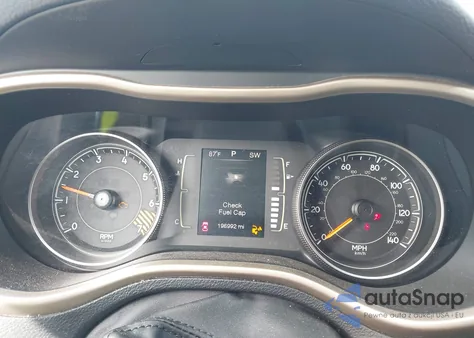 2015 Jeep Cherokee Latitude z USA, uszkodzony, nr VIN 1C4PJMCB3FW728370